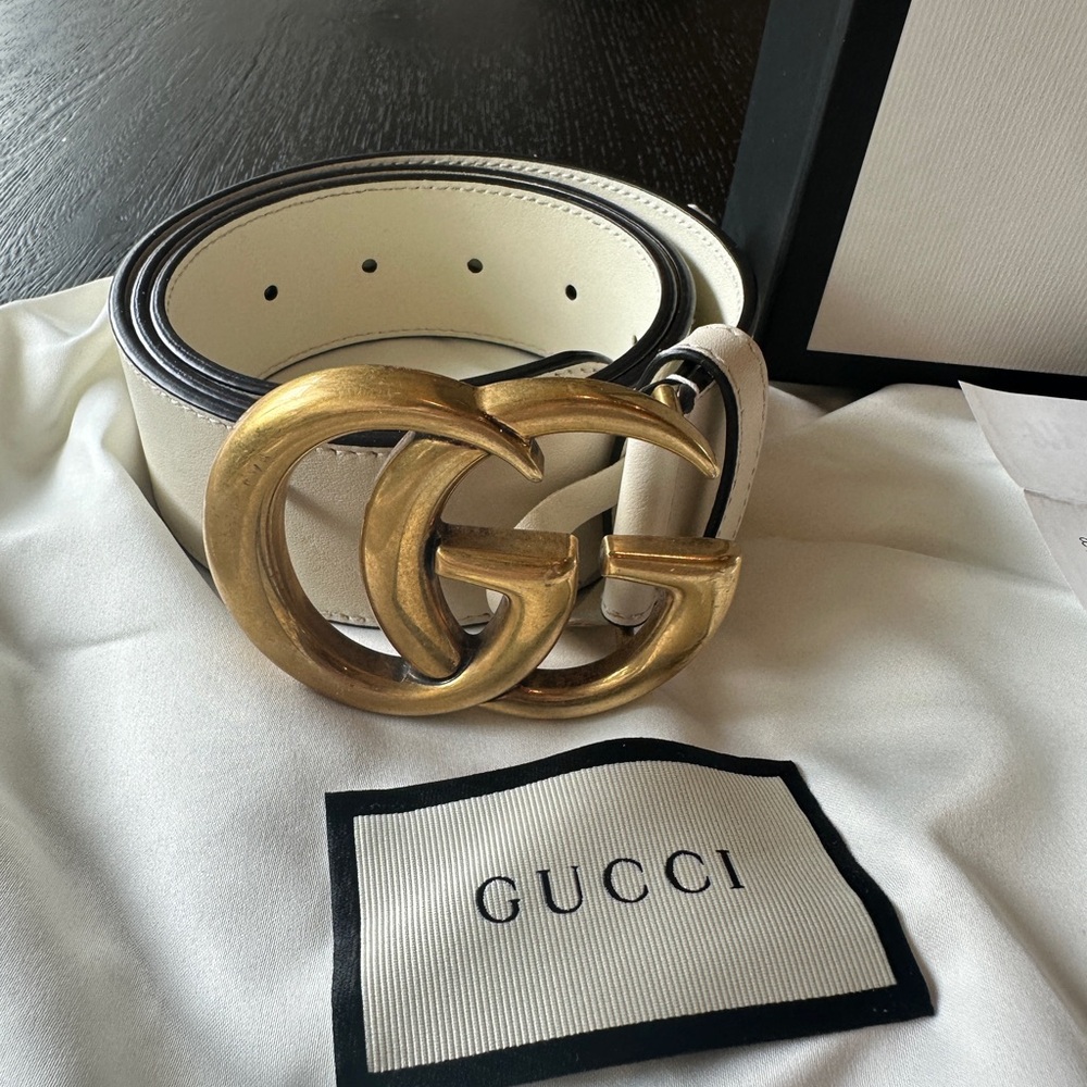 Gucci off-white leather belt with gold buckle
